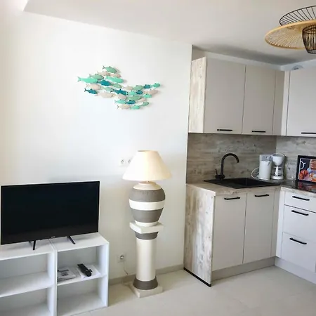 Апартаменти With Sea View And Pool Ideally Located