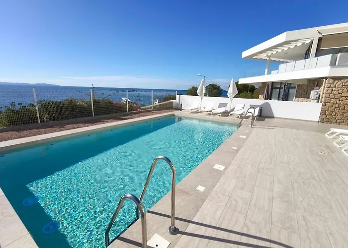 Appartement With Sea View And Pool Ideally Located *