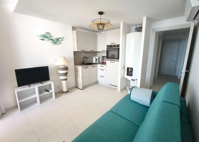 With Sea View And Pool Ideally Located Apartment